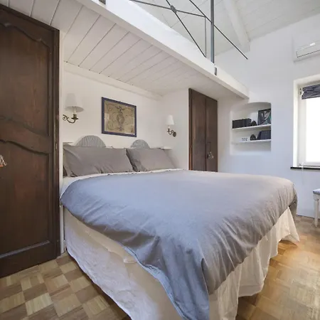 Hostdomus - Almare Apartment