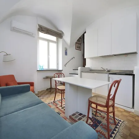 Hostdomus - Almare Apartament Alassio